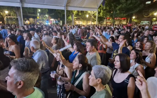 La Band Gogh actúa en la carpa del Paseo de San Gregorio en el concierto tributo a La Oreja de Van Gogh durante las fiestas de Puertollano
