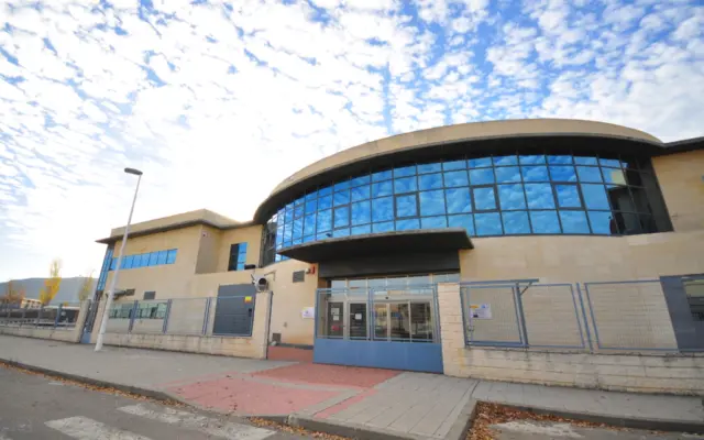Fachada del Centro Nacional del Hidrógeno y Pilas de Combustible en Puertollano