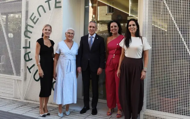 Acto de inauguración de la clínica dental Dentalmente en la calle Muelle de Puertollano