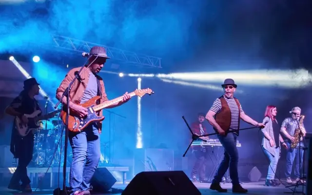 Cartel del concierto tributo a Joaquín Sabina Dimelo en la calle en las fiestas de Puertollano