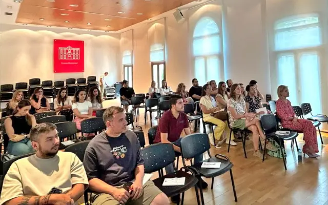 Participantes en el curso de TikTok de la concejalía de empleo de Puertollano