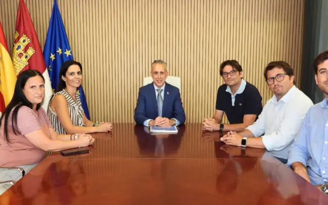 El alcalde de Puertollano y el CEO de Valogreene firman las escrituras de compraventa del terreno en el polígono La Nava