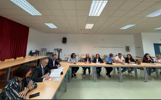 Reunión del alcalde de Puertollano con representantes de las AMPAS