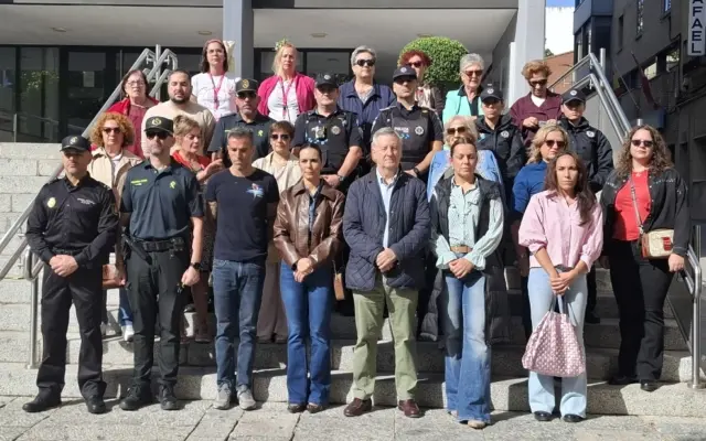 Concentración de condena en la plaza de la Constitución de Puertollano tras el asesinato de una mujer en Valverde del Júcar