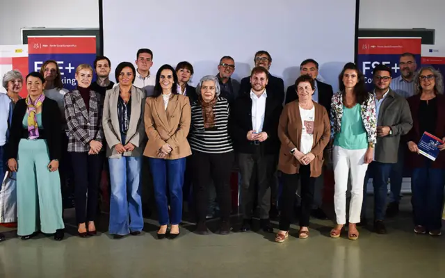 Emprendedores y autoridades en el Demoday de clausura del Coworking EOI-JCCM en el Centro Cultural de Puertollano