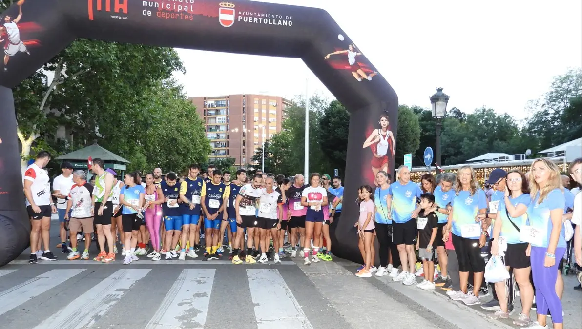 Corredores en la salida de la I Milla Urbana Solidaria de la Fundación Escobar Camprubí en el Paseo de San Gregorio de Puertollano