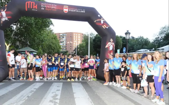Corredores en la salida de la I Milla Urbana Solidaria de la Fundación Escobar Camprubí en el Paseo de San Gregorio de Puertollano