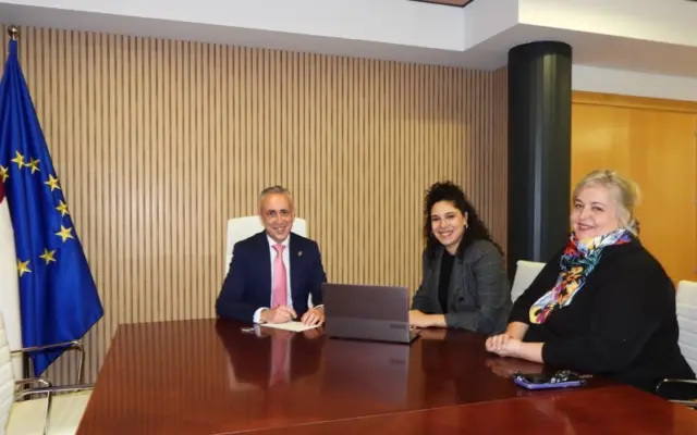 Presentación de los resultados del programa de empleo juvenil Impulsa Empleo Joven al alcalde de Puertollano