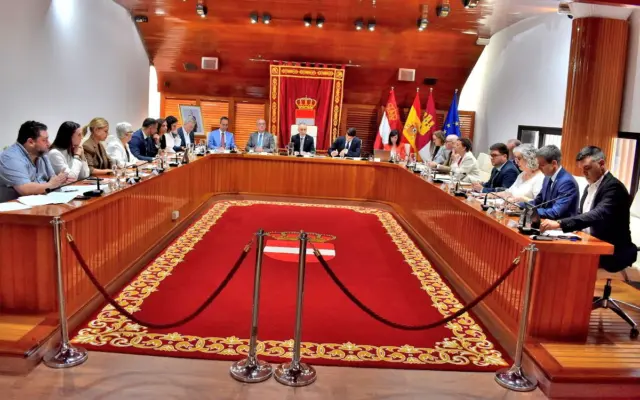 Sesión del salón de plenos del Ayuntamiento de Puertollano