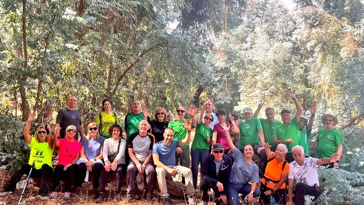 Senderistas del Patronato Municipal de Deportes de Puertollano en la ruta por la chorrera de Ventillas